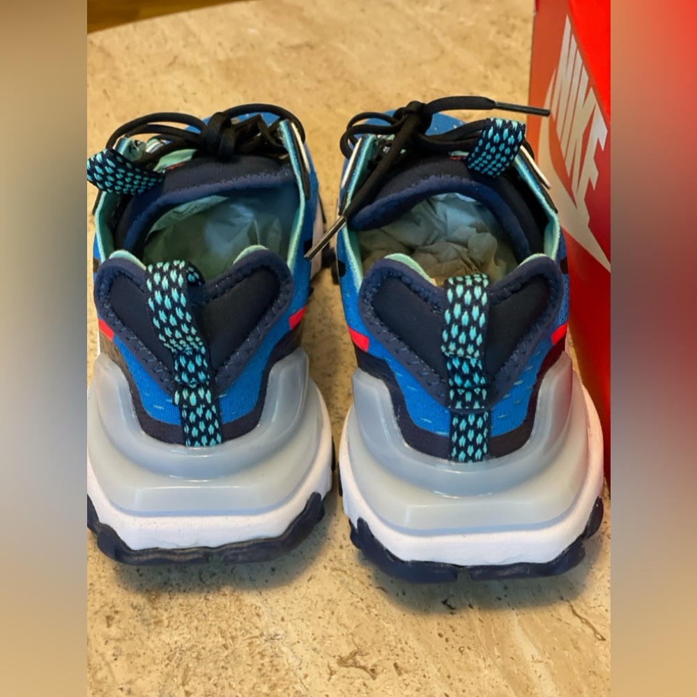 Women’s tennis shoes - Picture 5 of 8
